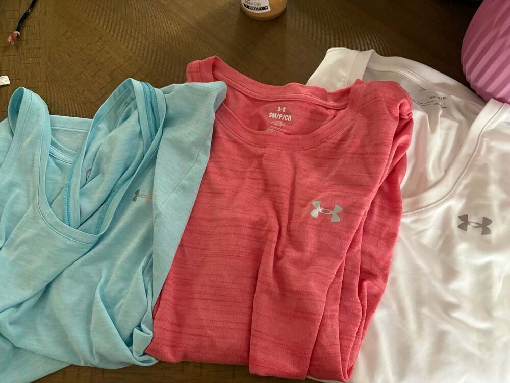 3 Under Armour Women's small Short Sleeve T-Shirt